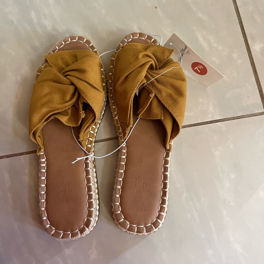 Brand new with tags - universal thread knit espadrille